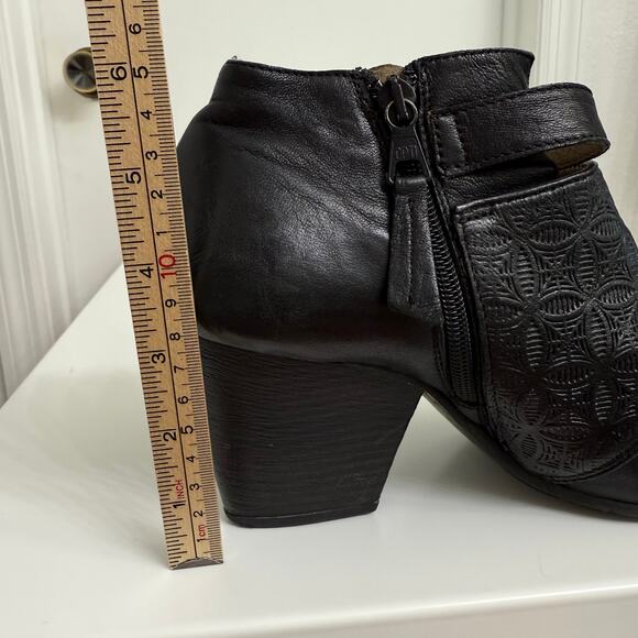 Miz Mooz Dale Mary Jane Heels Ankle Booties Faux Leather Black Embroidered Sz 9 - Picture 6 of 8